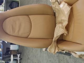 Teljes autóülés bőrfestése