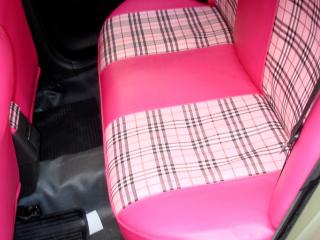 Pink Toyota Corlla Taxi hátsó ülések egyedi kárpitozása