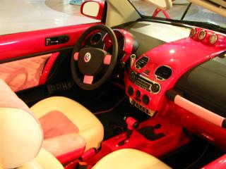 VW Beetle Barbie egyedi autókárpit