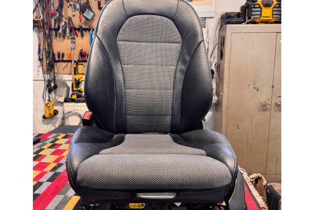 Autókárpit javítás - Bőrülés javítás Mercedes-en - Autóülés felújítás után