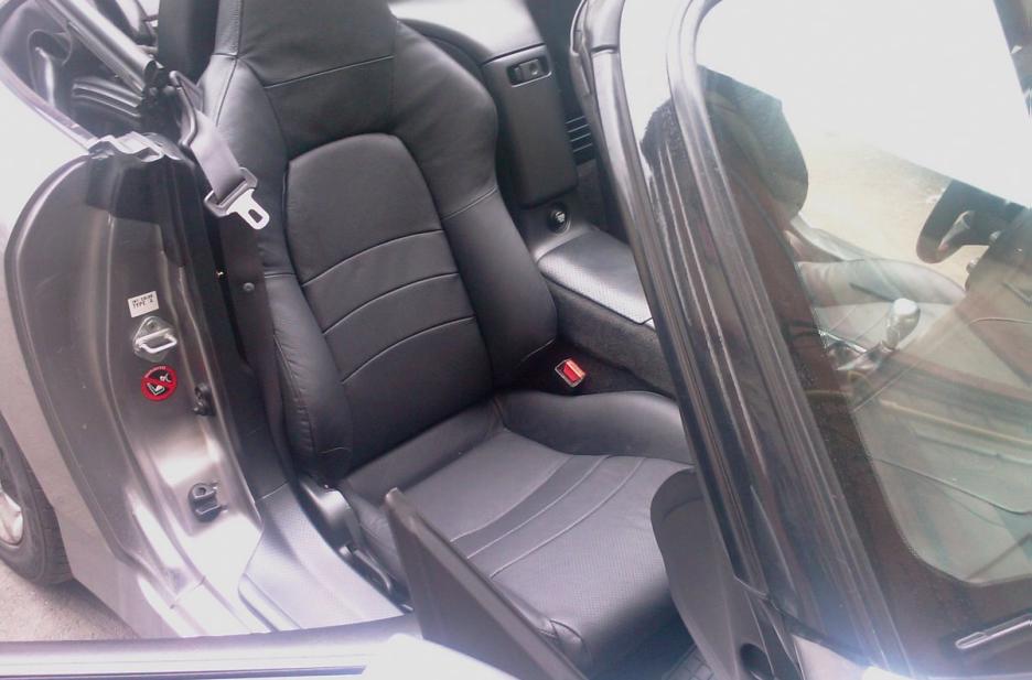 Honda S2000 utas oldali bőrülés